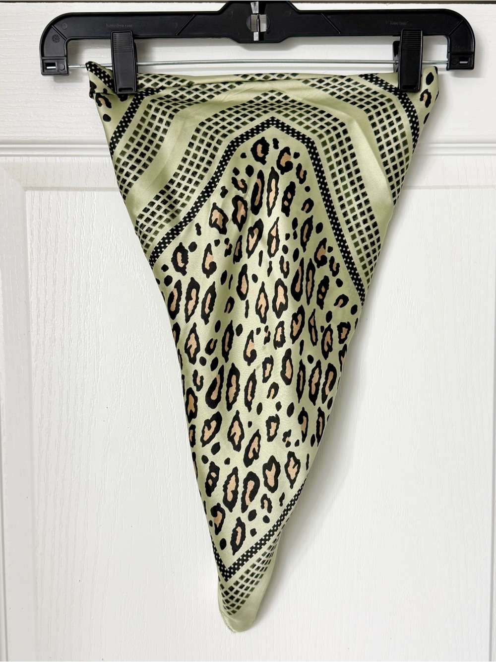 Vestique Green Leopard Print Silk-Look Scarf